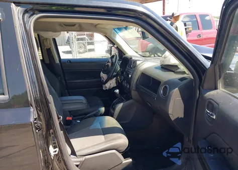 2016 Jeep Patriot Latitude z USA, uszkodzony, nr VIN 1C4NJRFB5GD647142